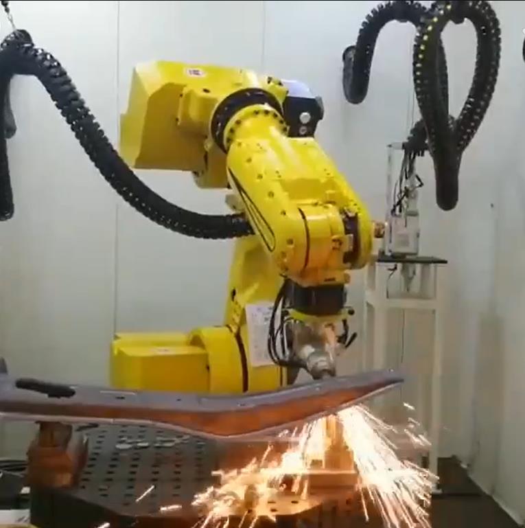 機(jī)械手激光切割機(jī)